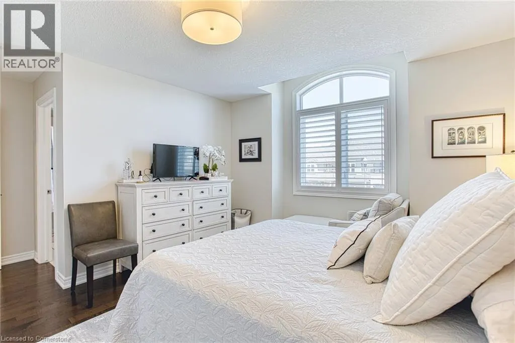 42 PINOT Crescent