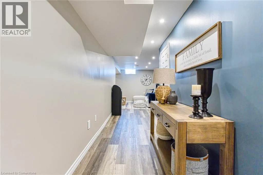 42 PINOT Crescent