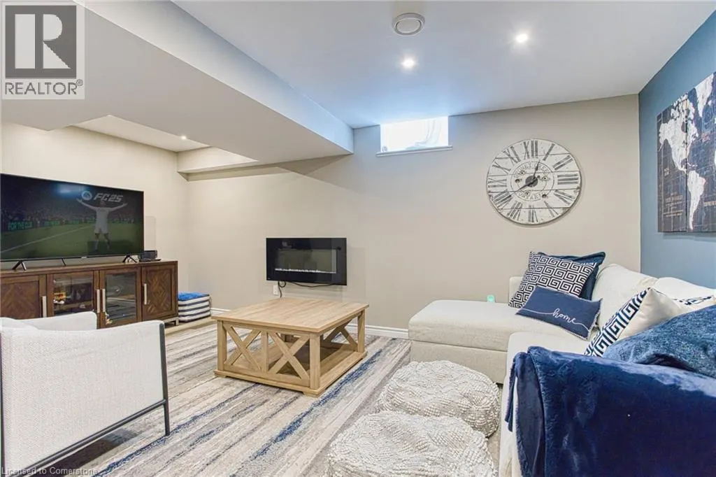42 PINOT Crescent