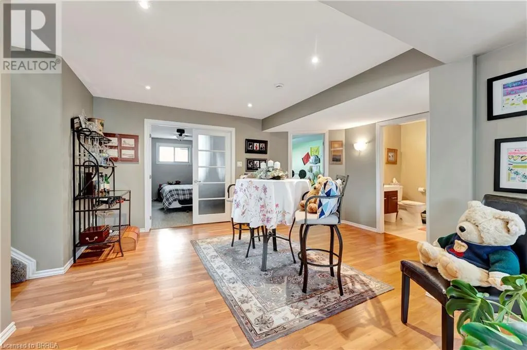 33 MANSFIELD Drive