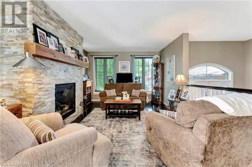 33 MANSFIELD Drive