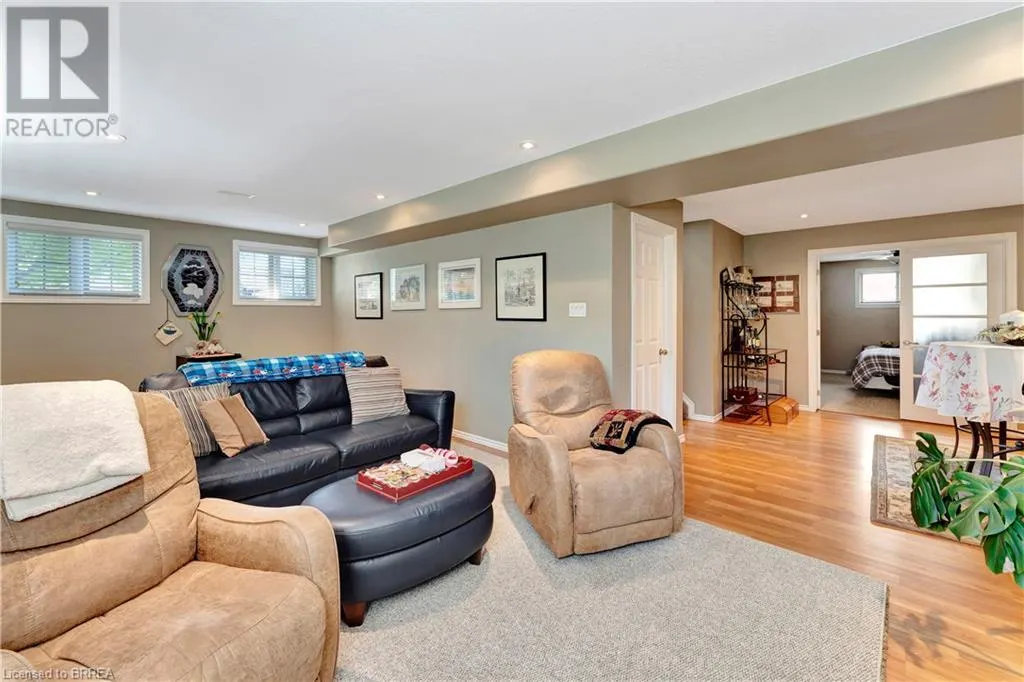 33 MANSFIELD Drive