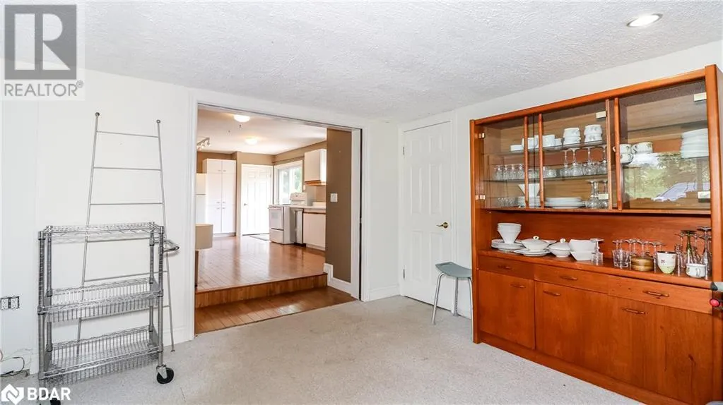 953 RIDGE Road W