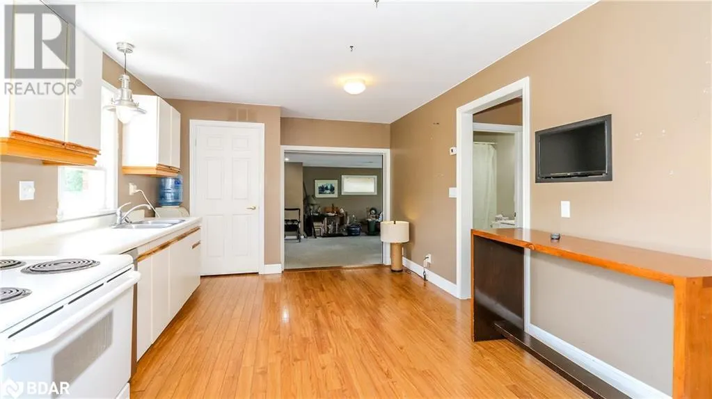 953 RIDGE Road W