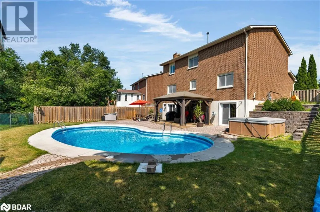 70 LILLIAN Crescent