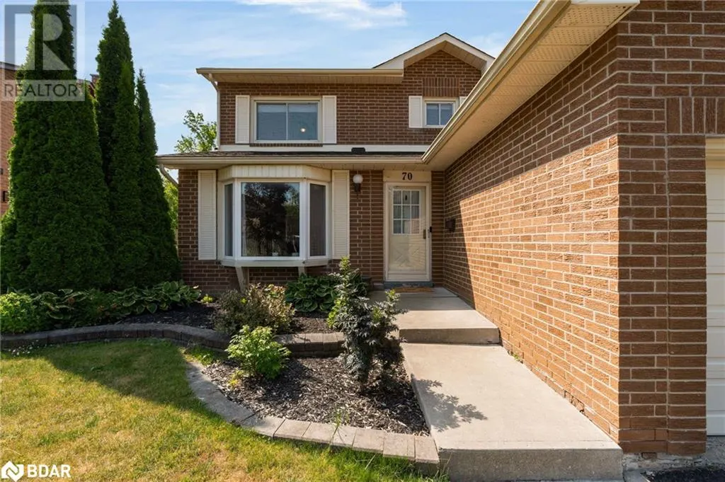 70 LILLIAN Crescent