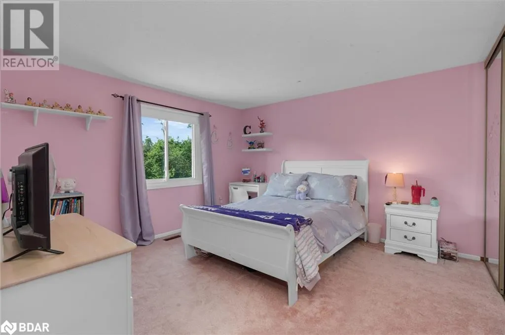 70 LILLIAN Crescent