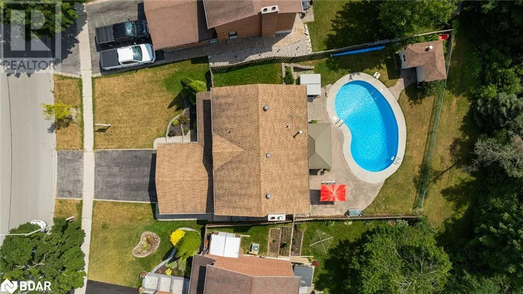 70 LILLIAN Crescent