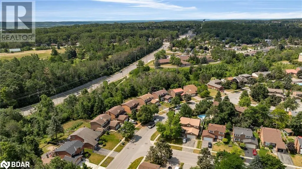 70 LILLIAN Crescent