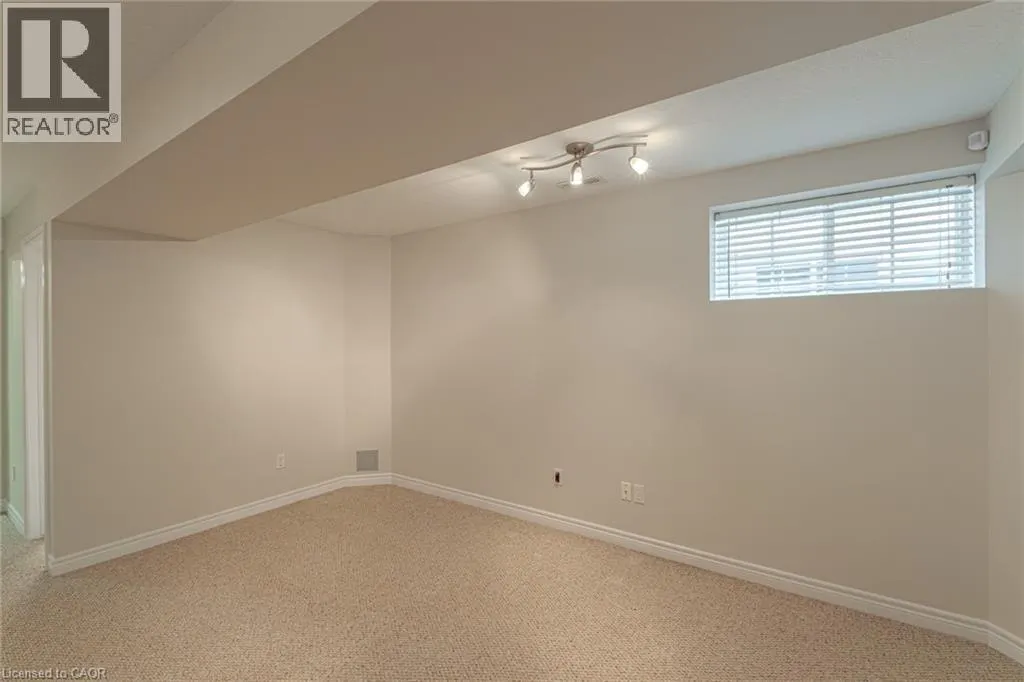 18 SUNNYCROFT Court