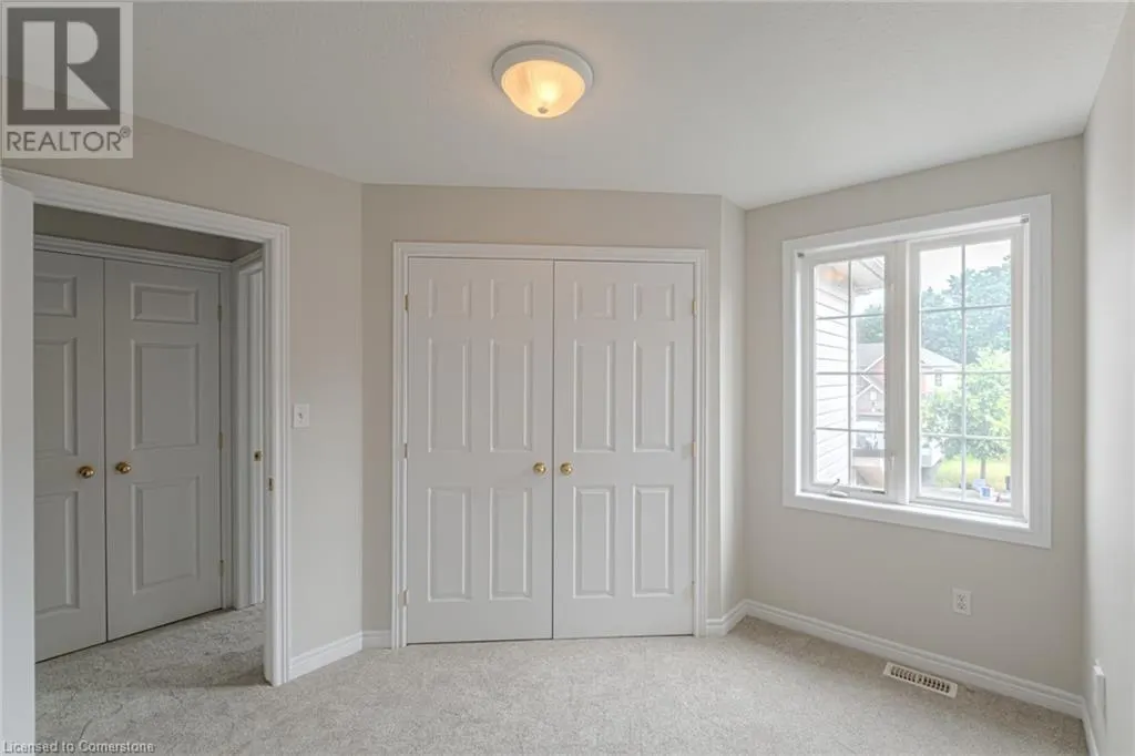 18 SUNNYCROFT Court