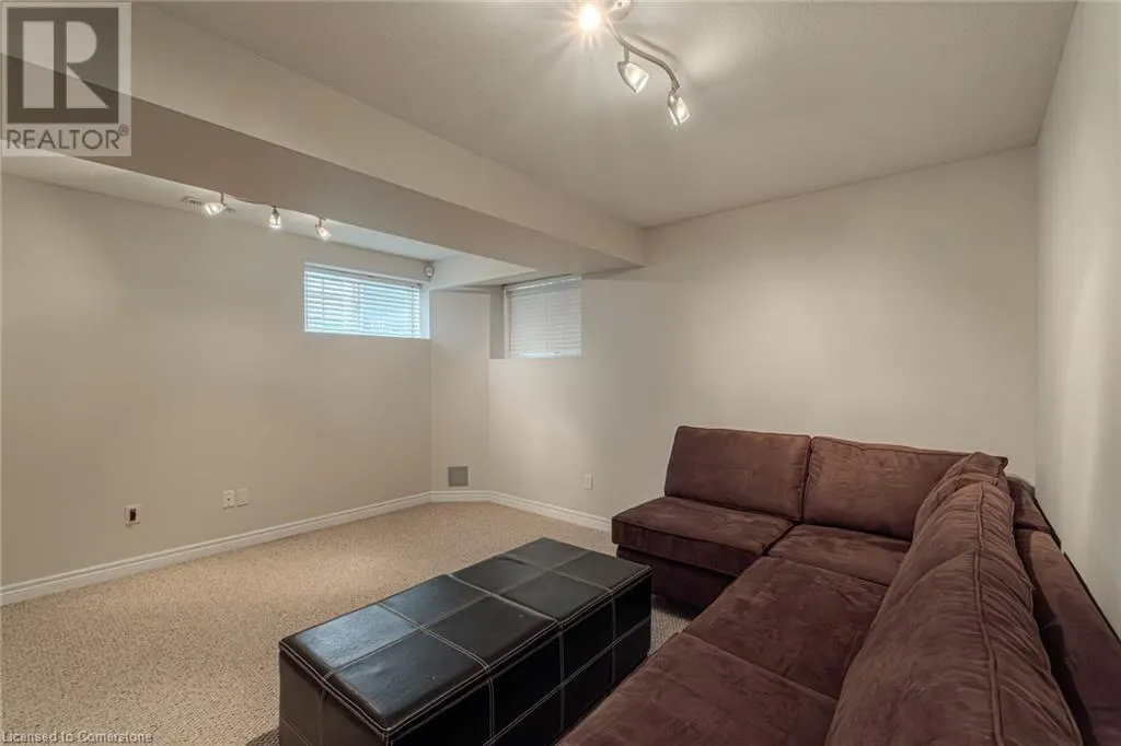 18 SUNNYCROFT Court