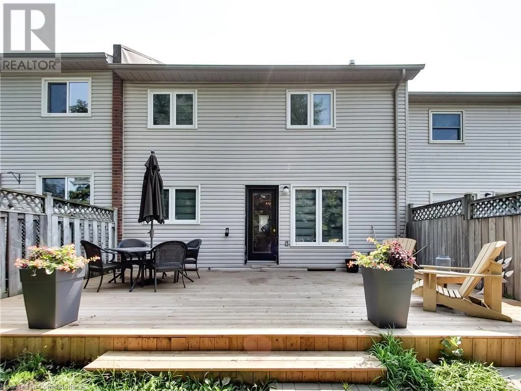 22 HEDGELAWN Drive