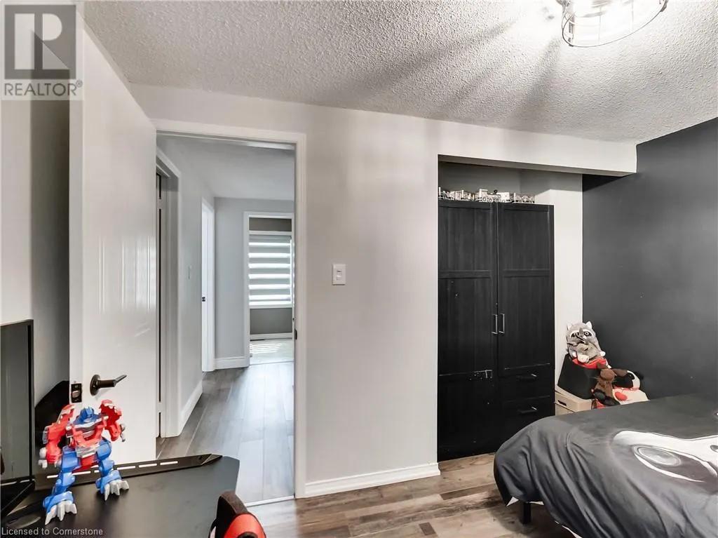 22 HEDGELAWN Drive