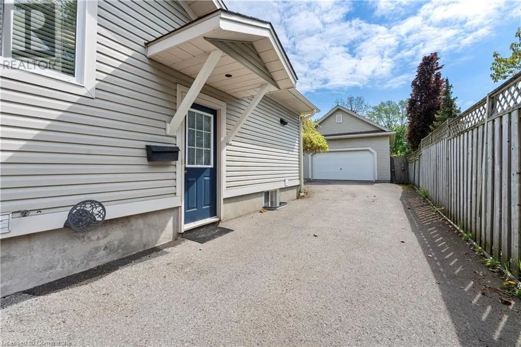 56 DUNKELD Avenue