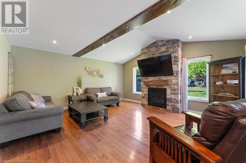 3246 CEDAR Avenue