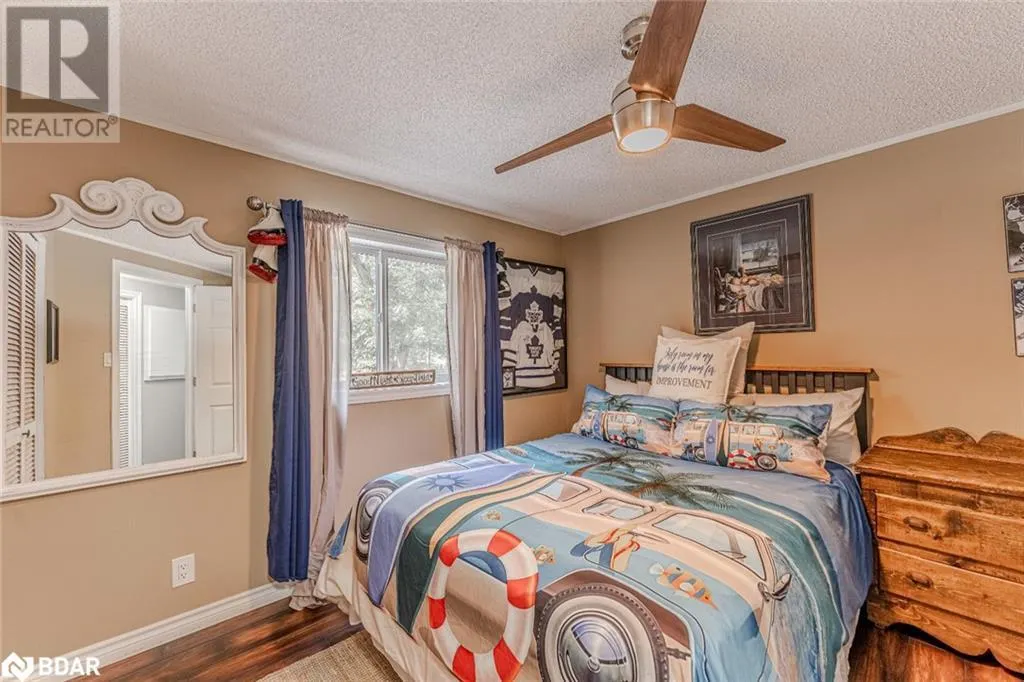 7498 ISLAND Crescent