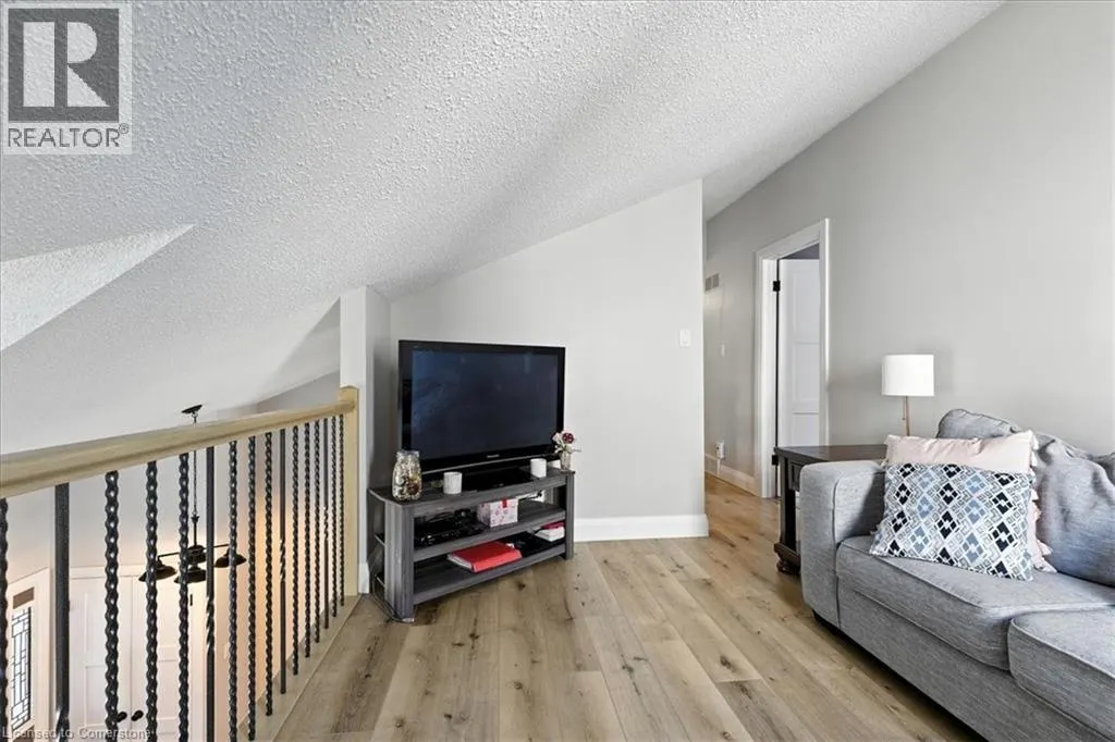 36 NOTCHWOOD Court