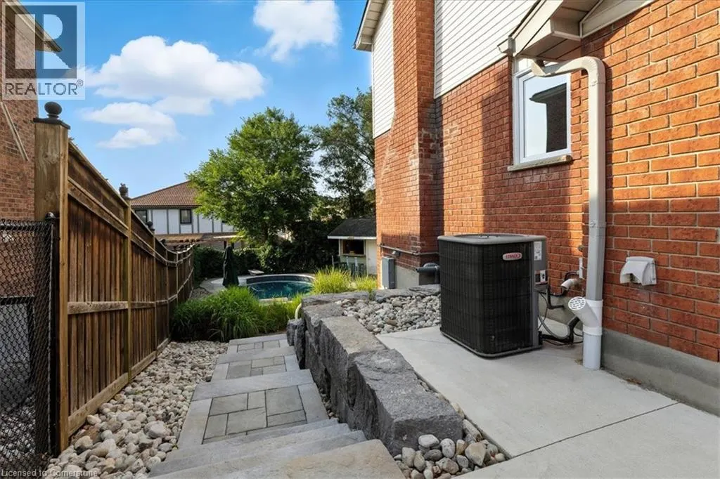 36 NOTCHWOOD Court