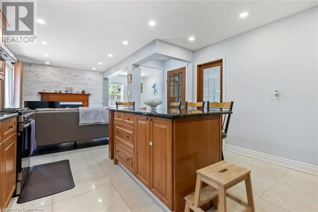 15 LOCKTON Crescent