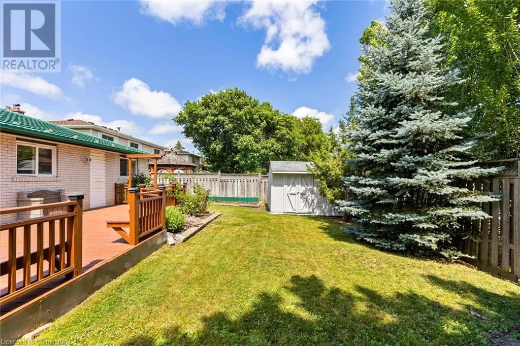 15 LOCKTON Crescent