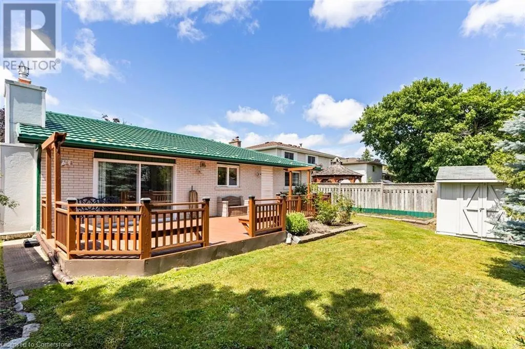 15 LOCKTON Crescent