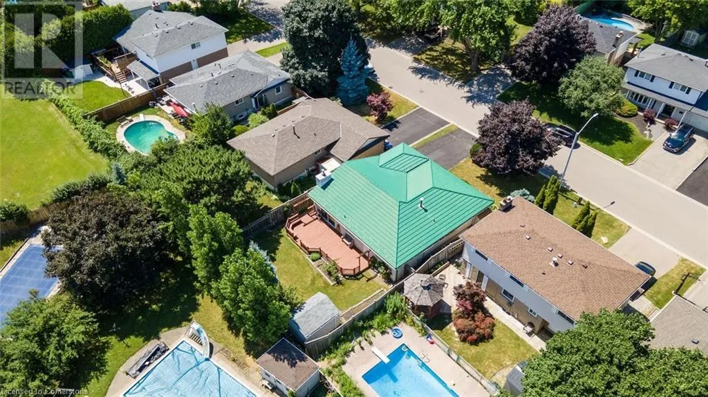 15 LOCKTON Crescent