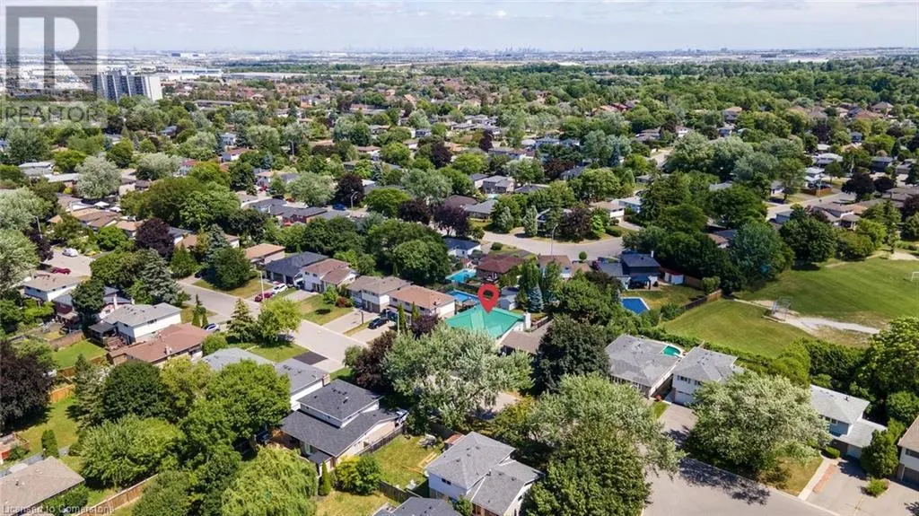 15 LOCKTON Crescent