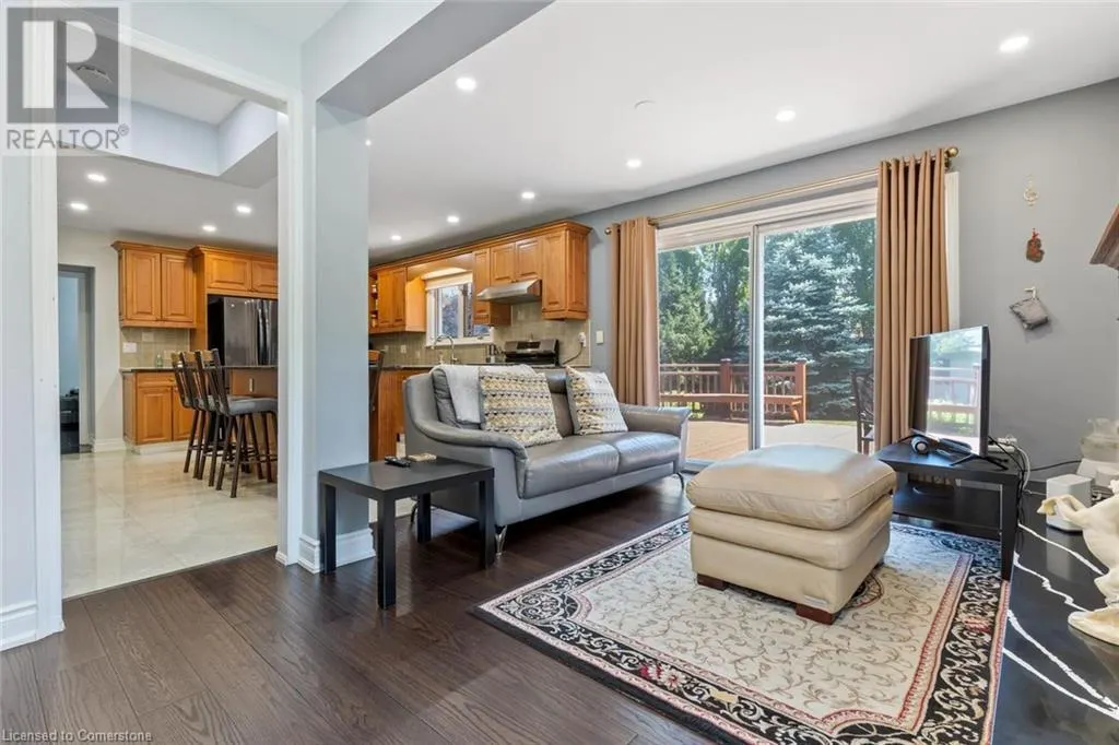 15 LOCKTON Crescent