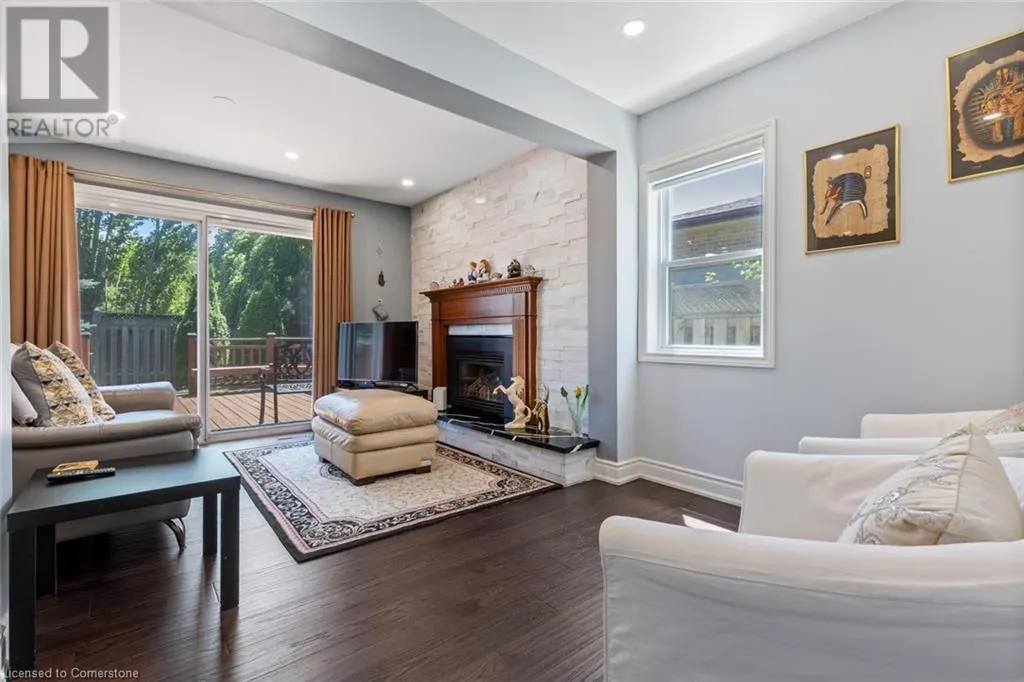 15 LOCKTON Crescent