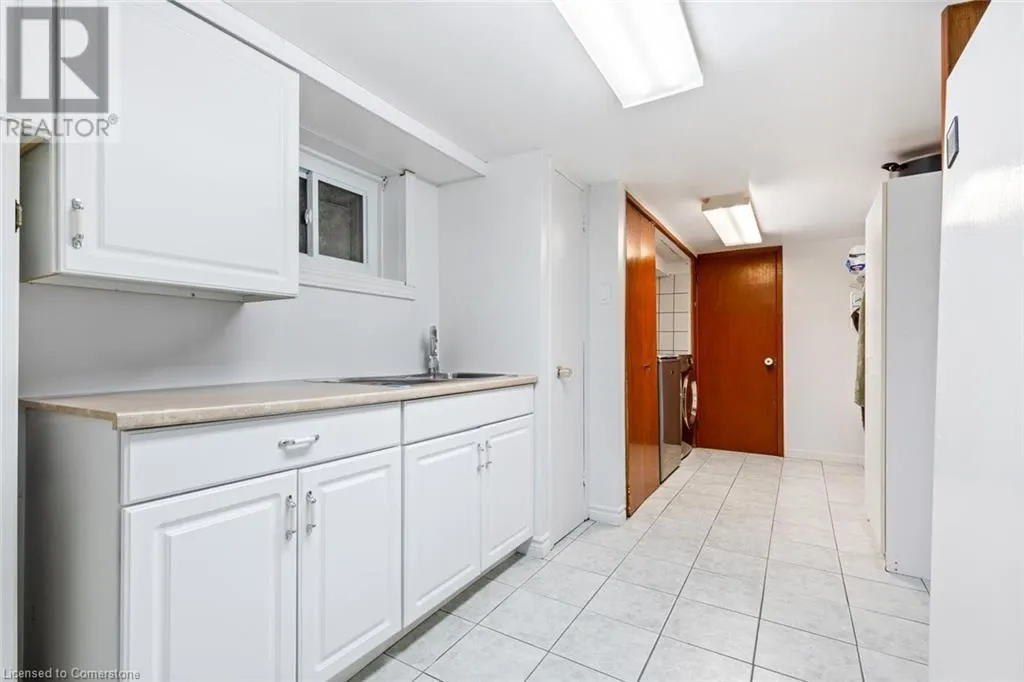 15 LOCKTON Crescent
