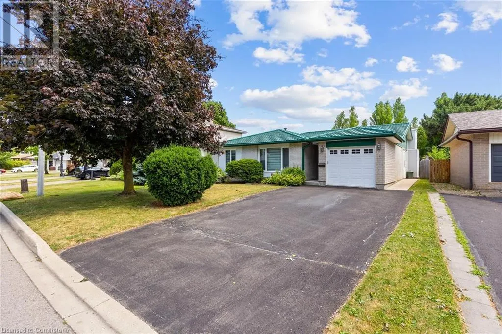 15 LOCKTON Crescent