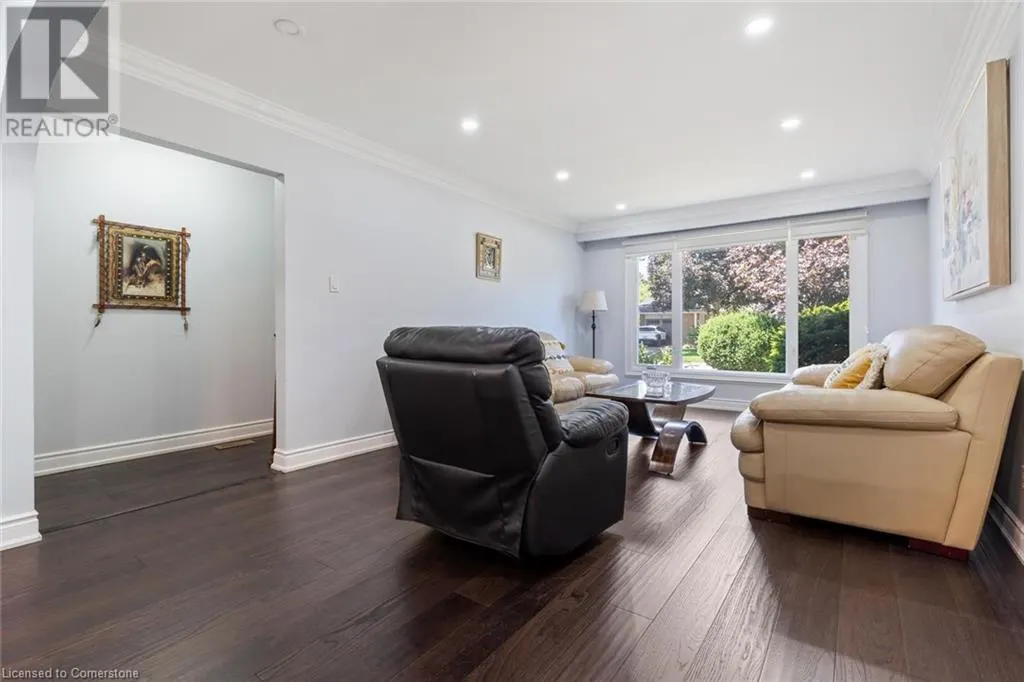 15 LOCKTON Crescent
