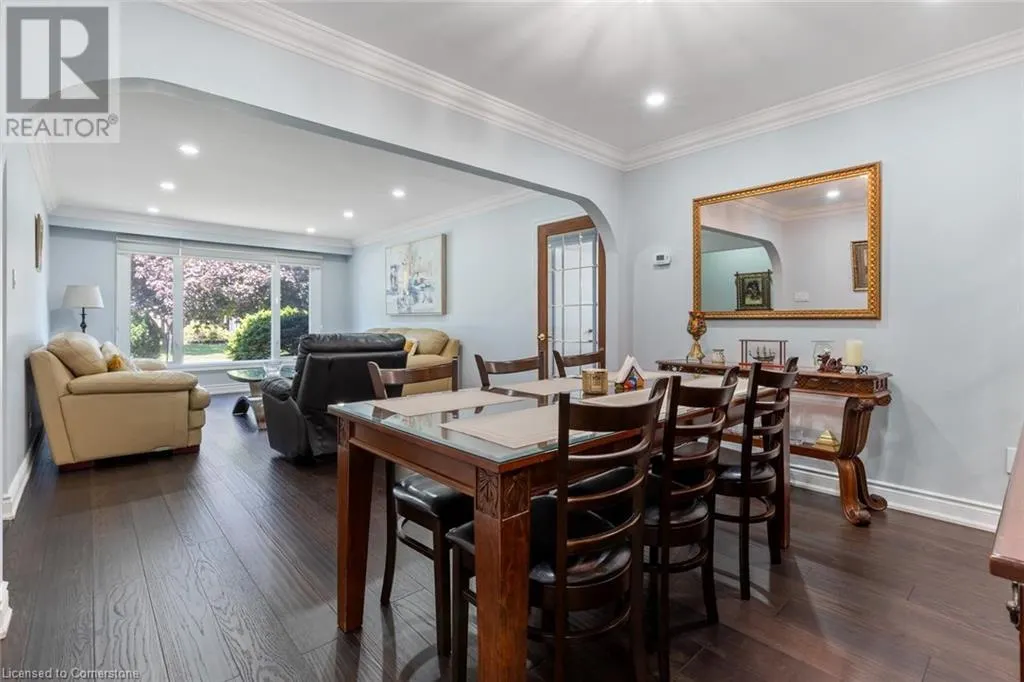 15 LOCKTON Crescent