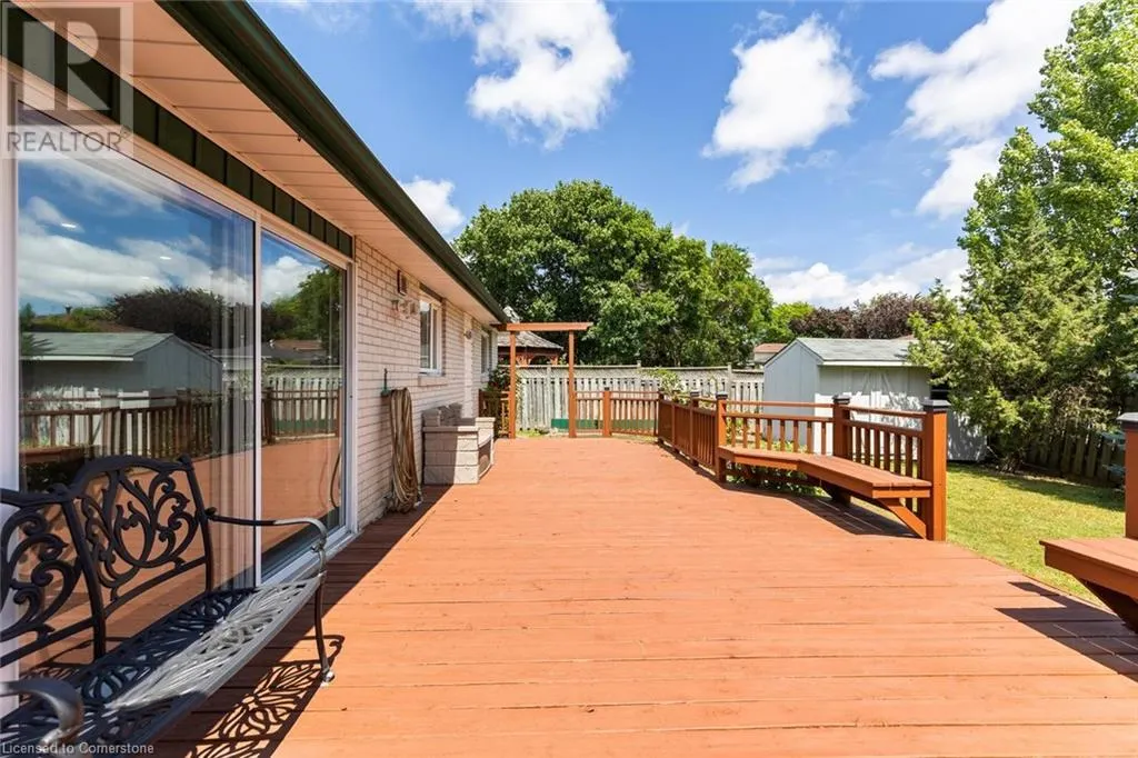 15 LOCKTON Crescent