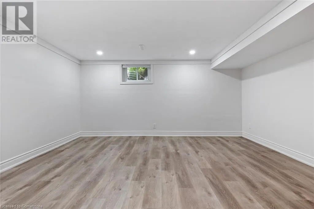 15 LOCKTON Crescent