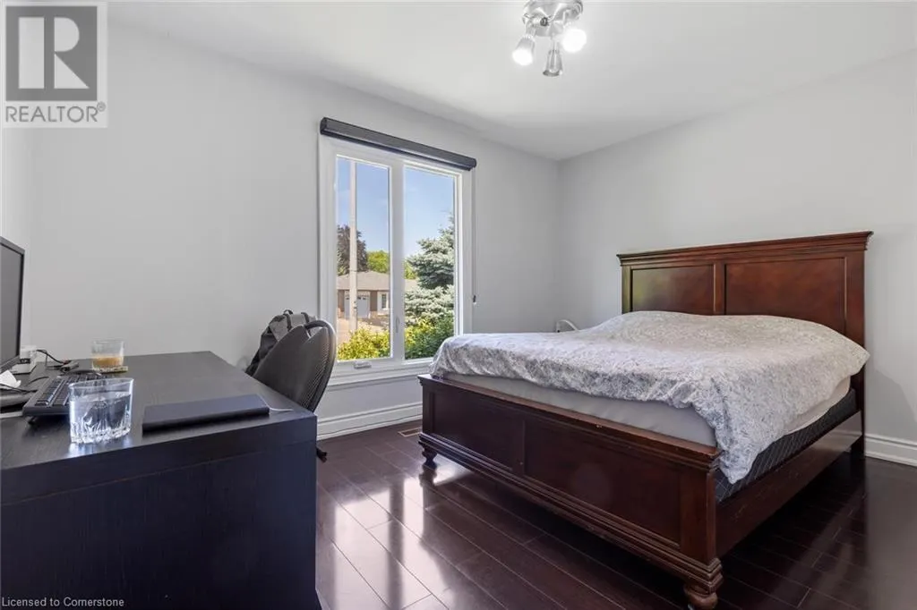 15 LOCKTON Crescent