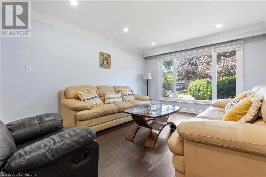 15 LOCKTON Crescent