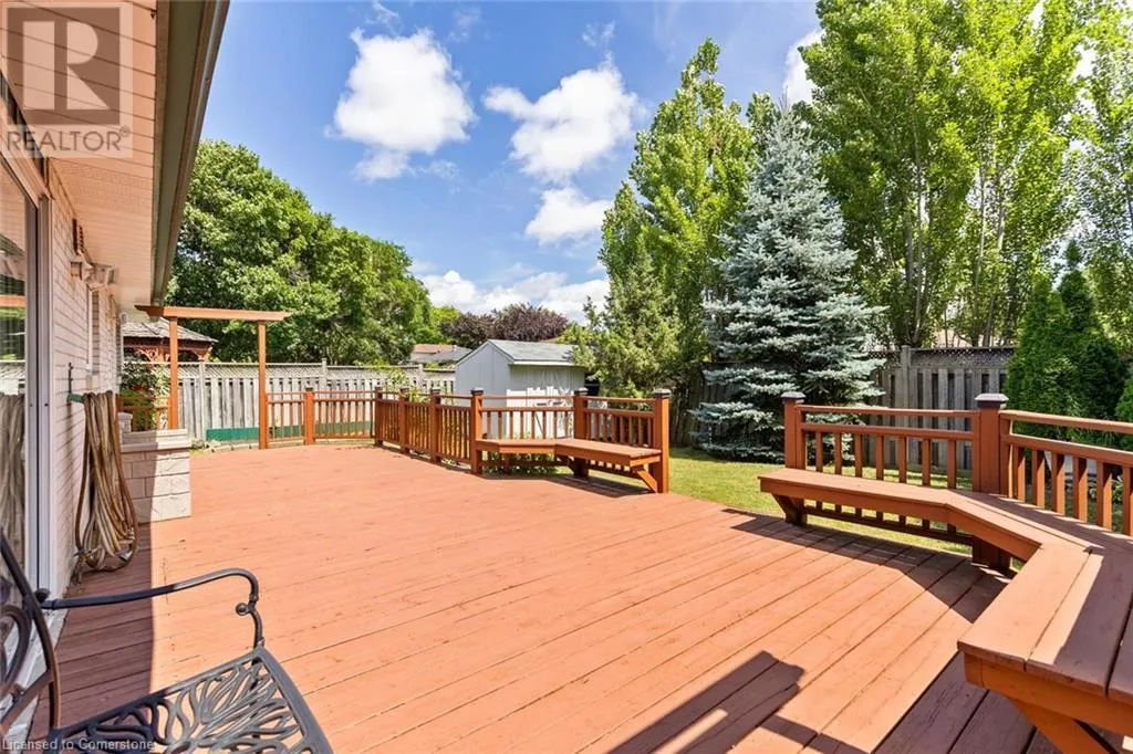 15 LOCKTON Crescent