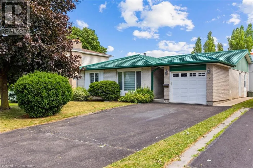 15 LOCKTON Crescent