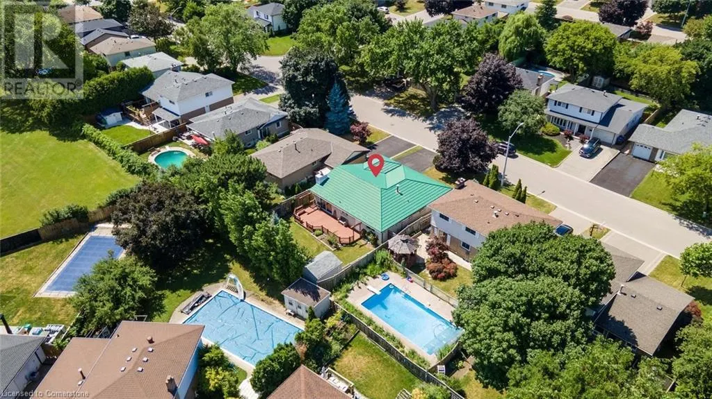 15 LOCKTON Crescent