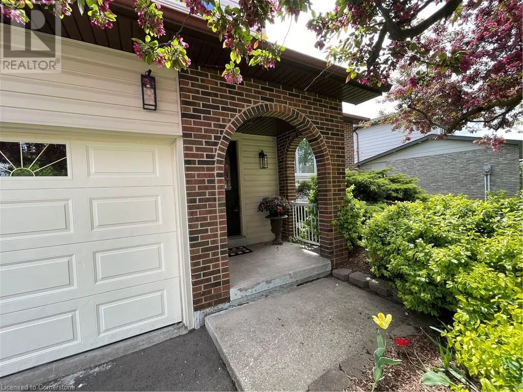780 WOODWARD Avenue