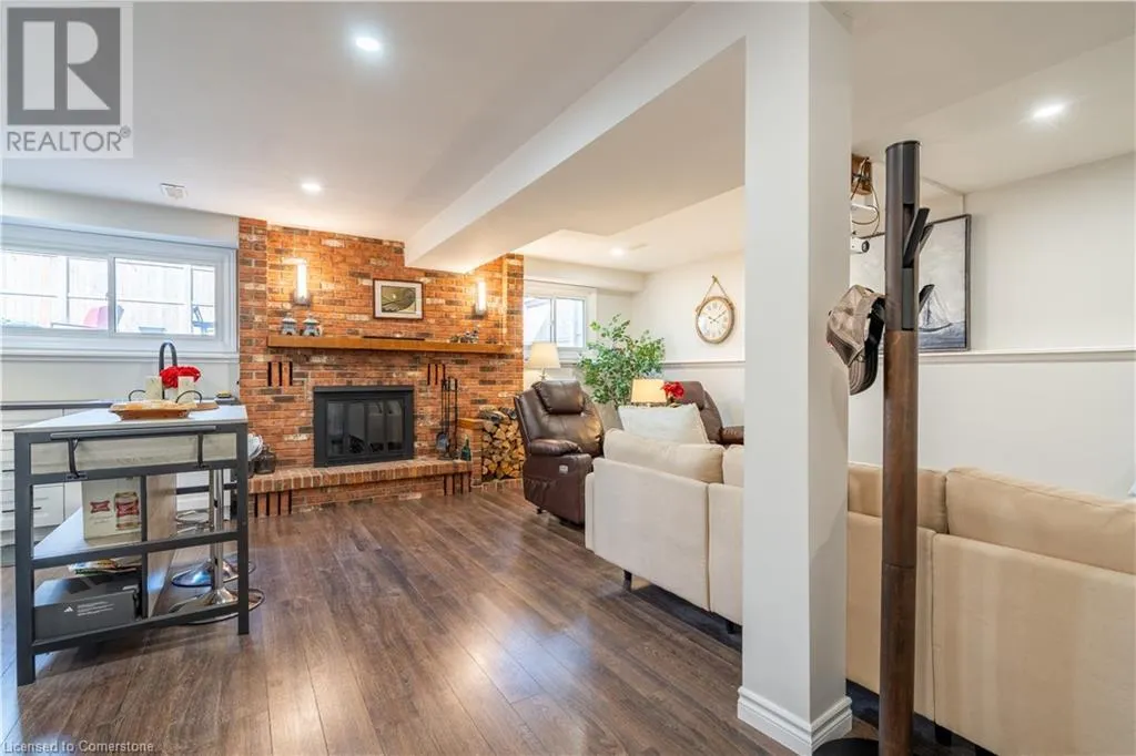 84 SANDRA Crescent