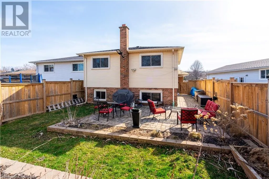 84 SANDRA Crescent