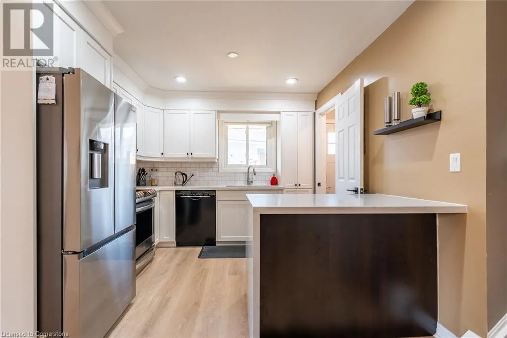 84 SANDRA Crescent