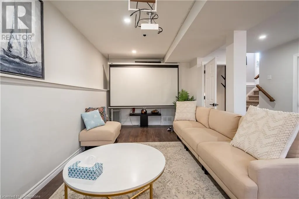 84 SANDRA Crescent