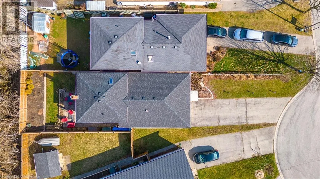 84 SANDRA Crescent
