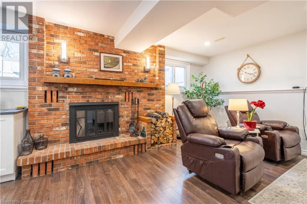84 SANDRA Crescent