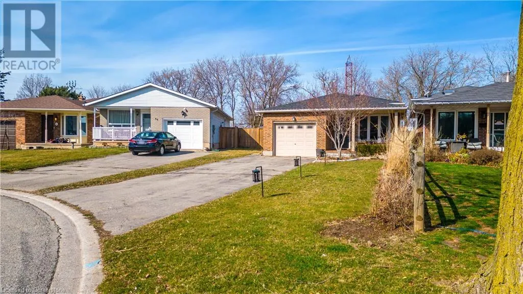 84 SANDRA Crescent