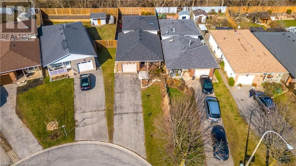 84 SANDRA Crescent